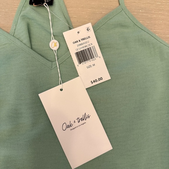 Green Sleeveless Camisole Flowy Tank Top - Picture 4 of 7